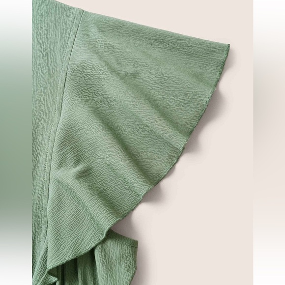 BloomChic Plus Size XL Solid Button Up Ruffle Cap Sleeve Jumpsuit us14-16 - Picture 3 of 7